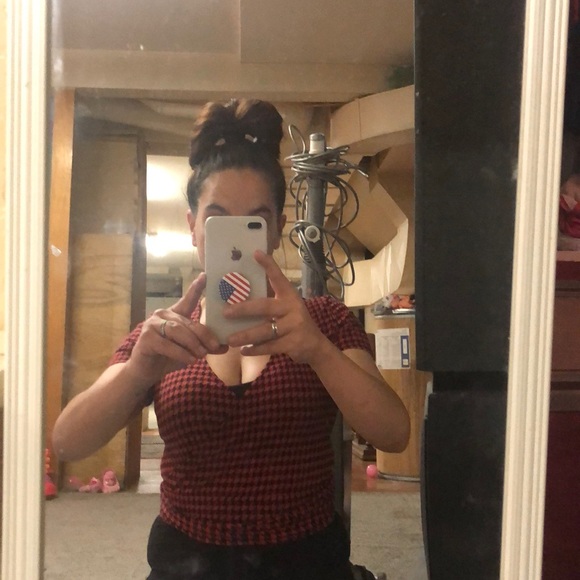 A red and black checkered crop top - Picture 2 of 8